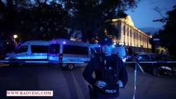 ba lan  bao ve bi thuong nang trong vu tan cong o dai hoc warsaw