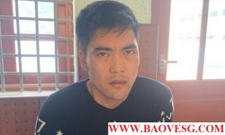 bat giu nam thanh nien dung sung tu che ban bao ve