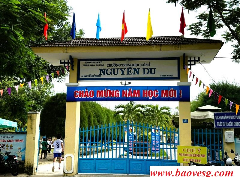 bao ve truong hoc o quang nam ngan can phu huynh hanh hung